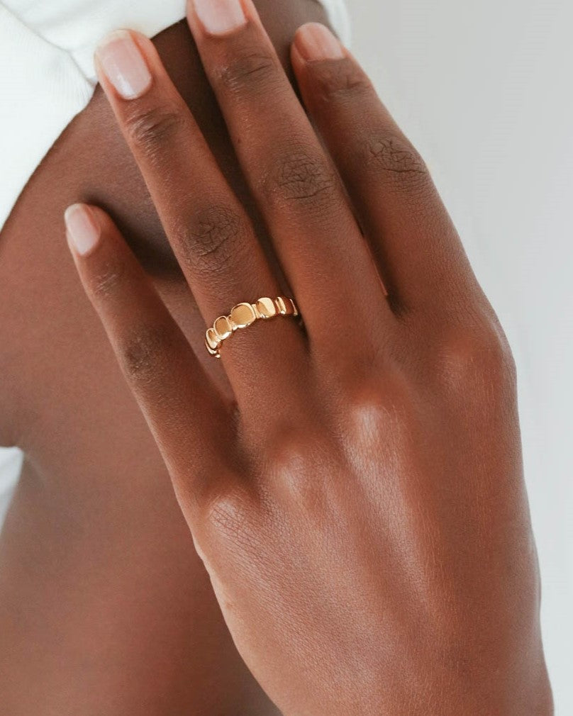 Perlenring aus 18 Karat Gold
