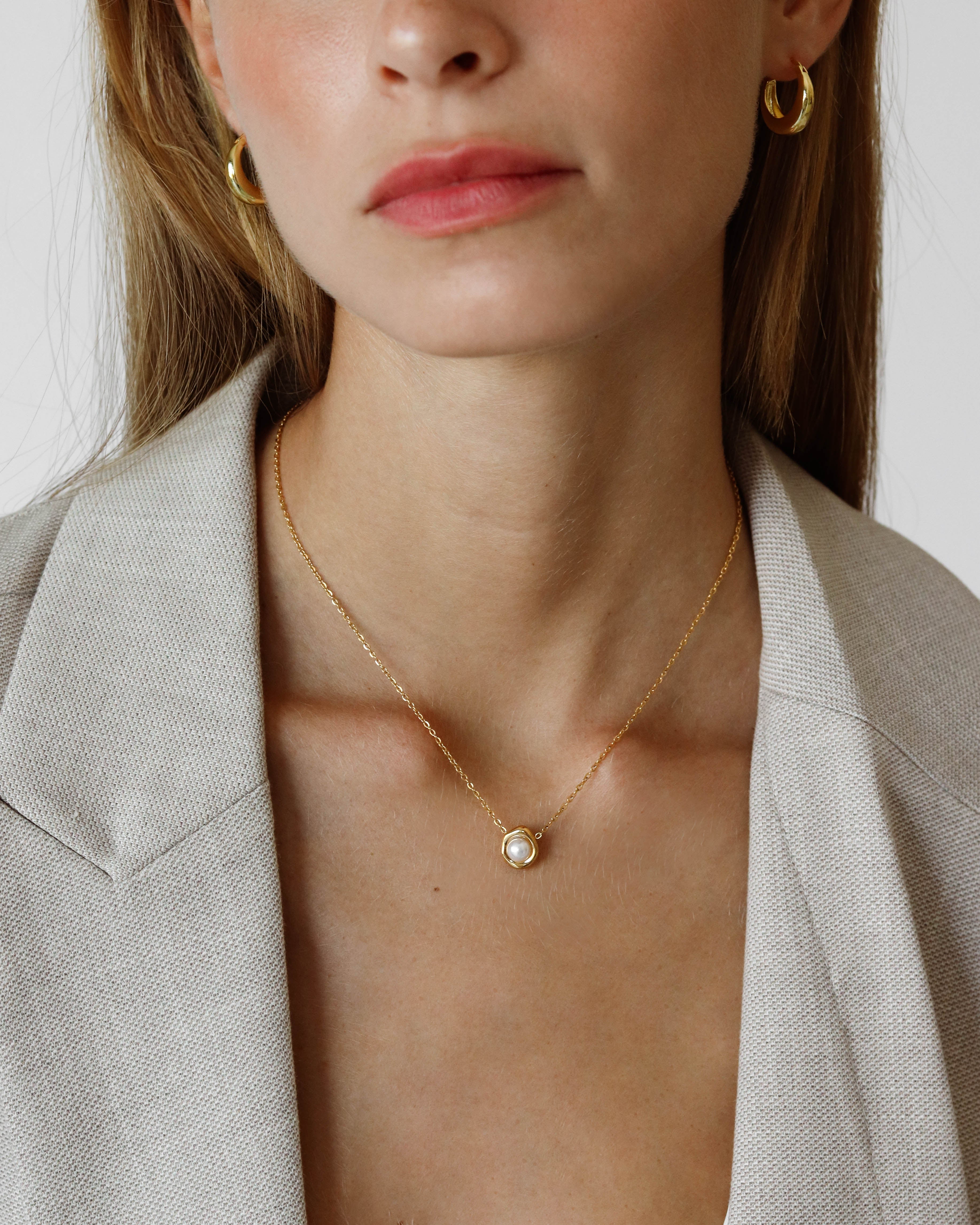 18k Pearl Necklace