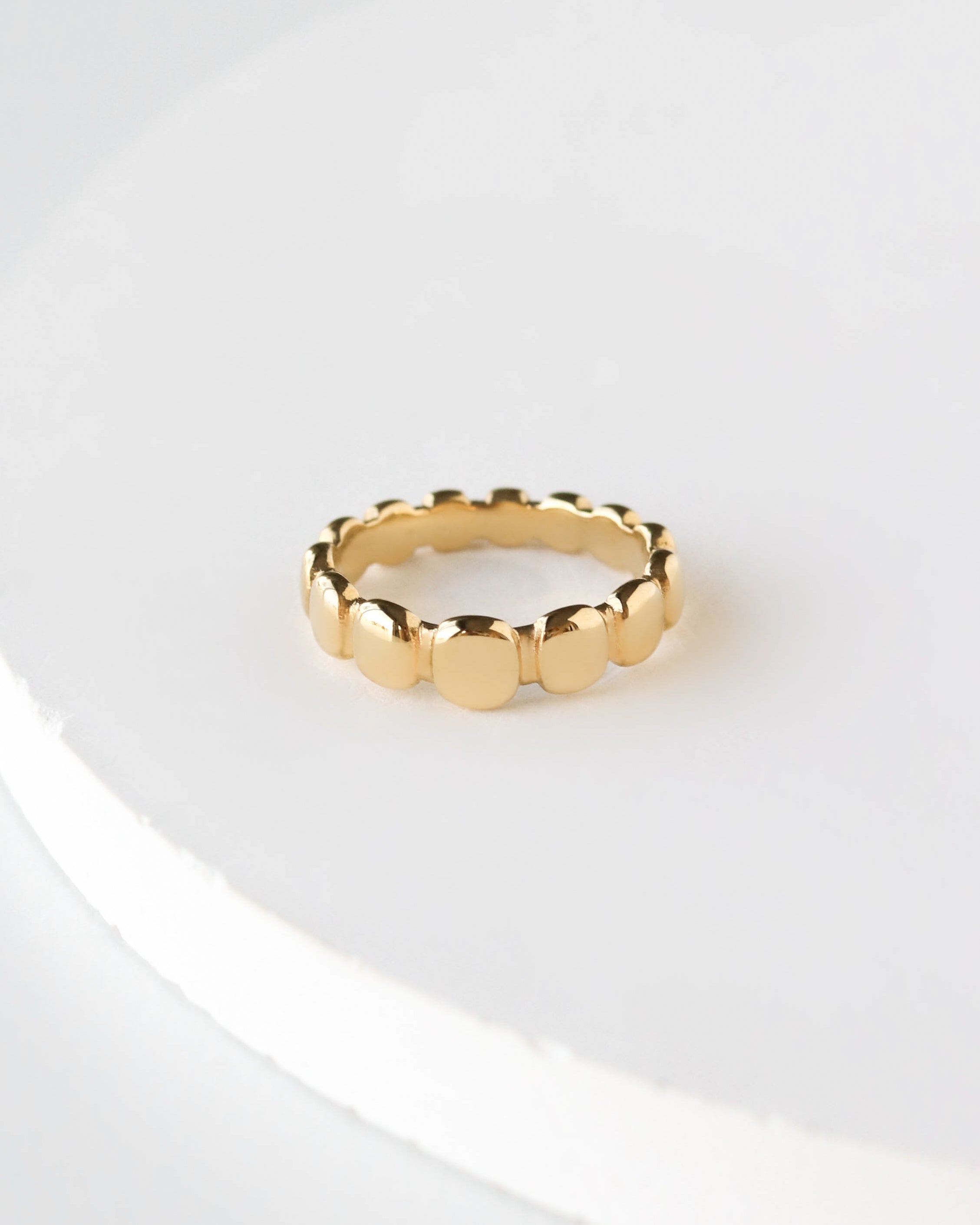Perlenring aus 18 Karat Gold