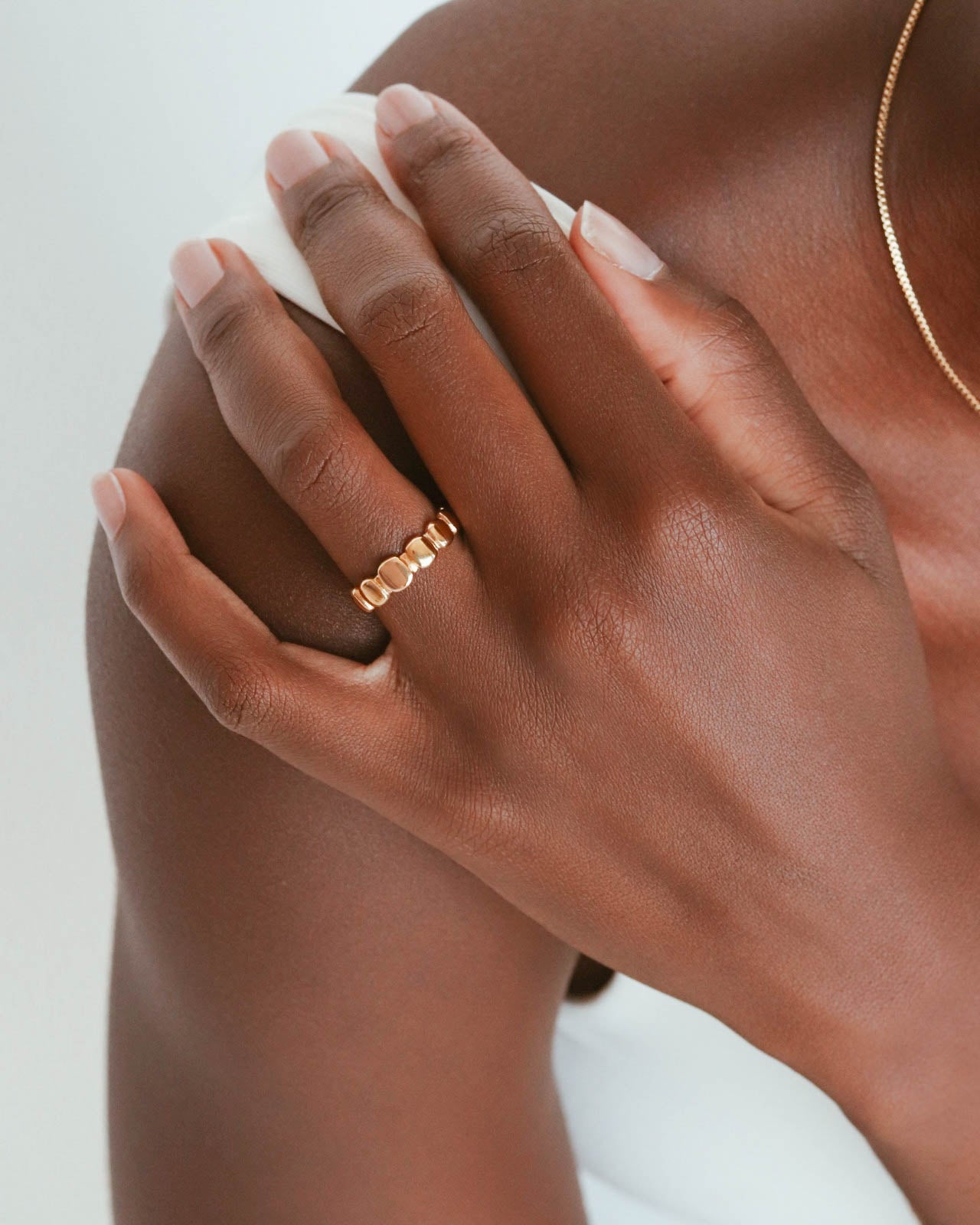 Perlenring aus 18 Karat Gold