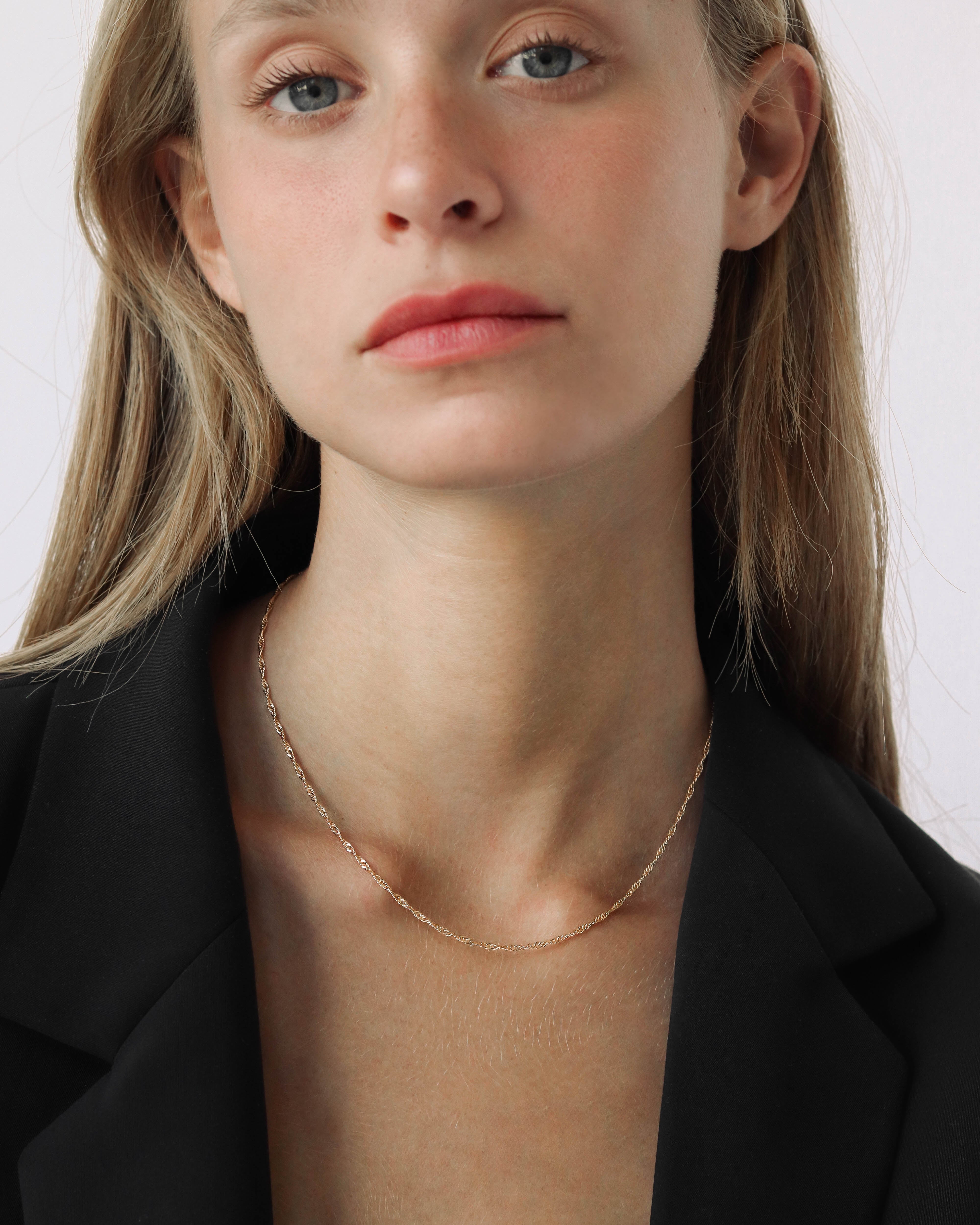 Collar de cadena retorcida de 18k